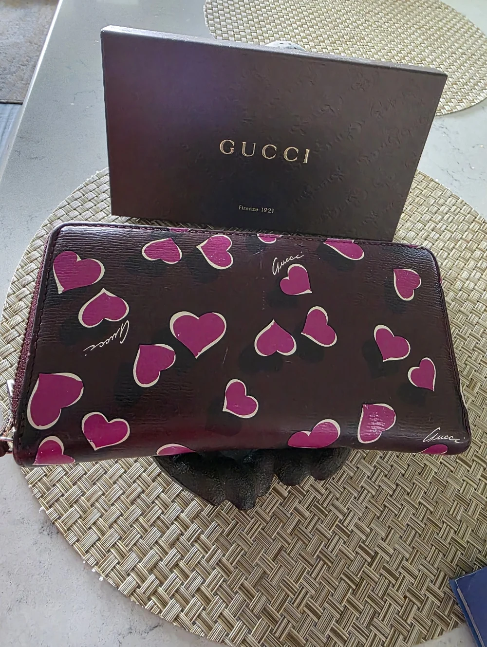 Gucci Burgundy Wallet with Pink Heart Print - Picture 6 of 6
